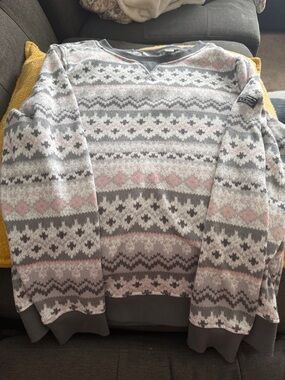 Cozy Patterned LL Bean Knit Sweater in Gray & Pale Pink